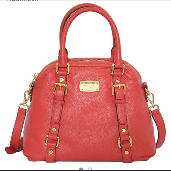 Michael Kors Handbags - Michael Kors Bedford MD leather Bag